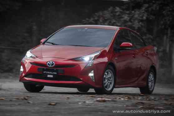 Toyota PH wants you to drive a hybrid car image