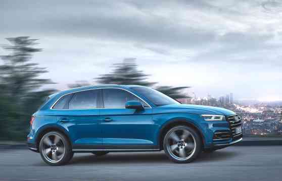 This Audi Q5 hybrid has 367 HP and can average 47.62 km per liter image