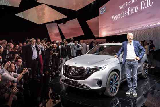 BMW&rsquo;s farewell to outgoing Daimler CEO is all sorts of great image