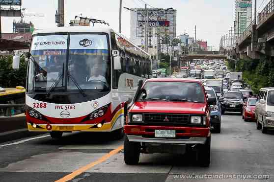 Congressman wants to remove EDSA provincial bus ban image