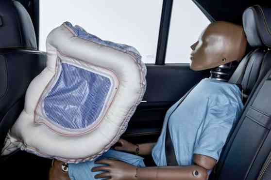 Mercedes-Benz wants to add more airbags for rear passengers image