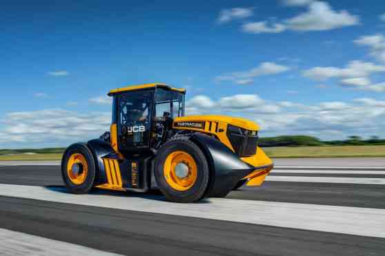 Tractor Pushes 1000PS, set new Tractor World Speed Record image