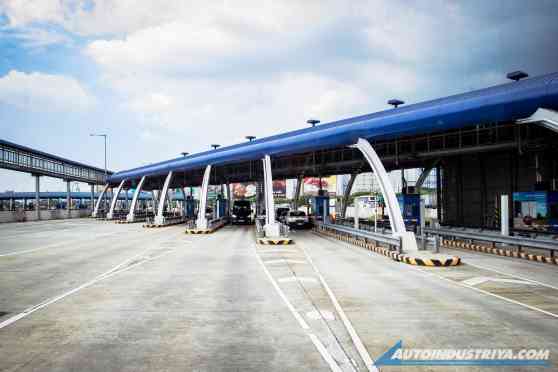 Sen. Sotto wants to make your holiday drive on NLEX, SLEX toll free image
