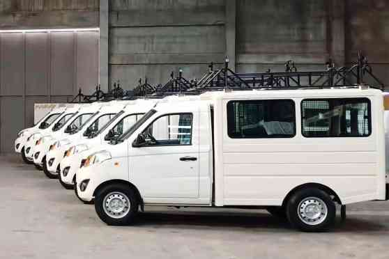 Foton hands a dozen Gratour vans to telecommunications firm image