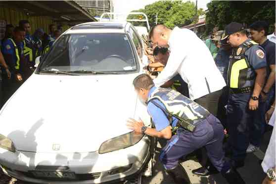 You can no longer park along the streets around Greenhills image