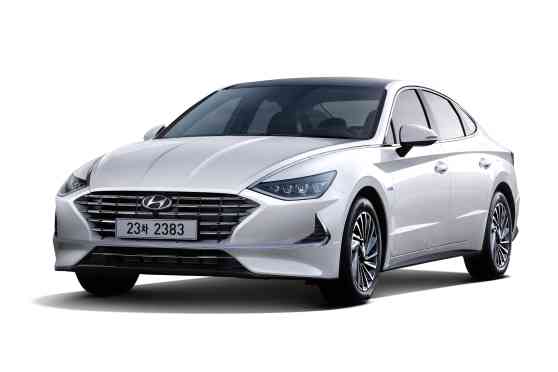 2020 Hyundai Sonata Hybrid gets its charge from the sun image