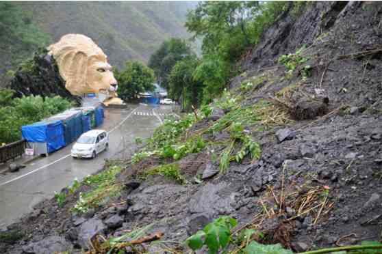 Kennon Road indefinitely closed to the public after massive landslide image