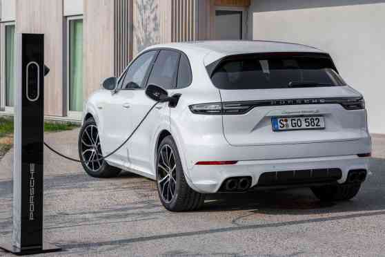 Porsche Cayenne Turbo S E-Hybrid more powerful than a 911 Turbo S image