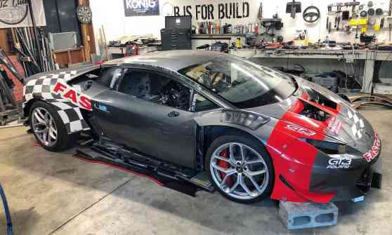 Someone is building the world's only 6-speed manual Huracan image