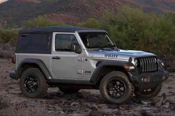 Go anywhere, or strut in style in 2020 Jeep Wrangler Willys, Black & Tan image