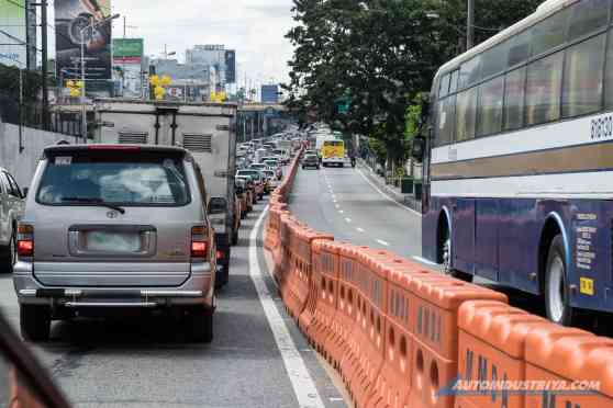 Solon wants to ban private cars along EDSA during rush hour image