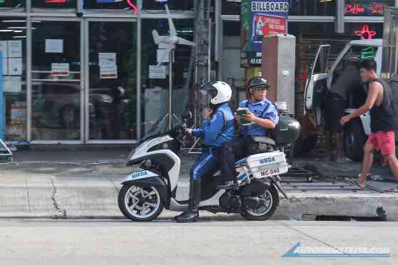 Bayani Fernando: Arm MMDA constables with...bolos image