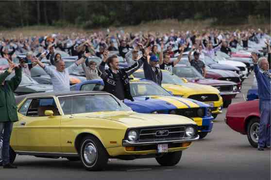 New record for largest parade of Ford Mustangs set image