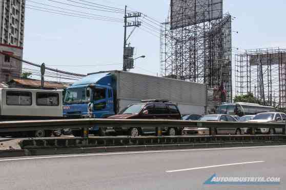 SLEX Northbound lane closure causes carmageddon image