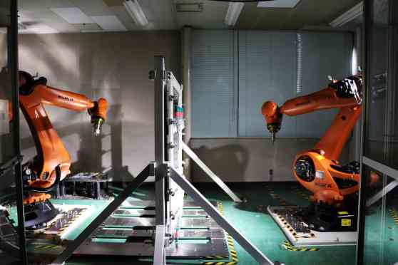 Nissan's robots can make new body panels for old cars image