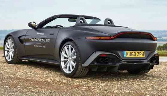 Here's your first look at the Aston Martin Vantage Roadster image
