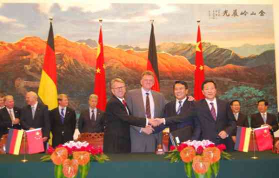 Daimler and Foton sign agreement for Truck Production in China image
