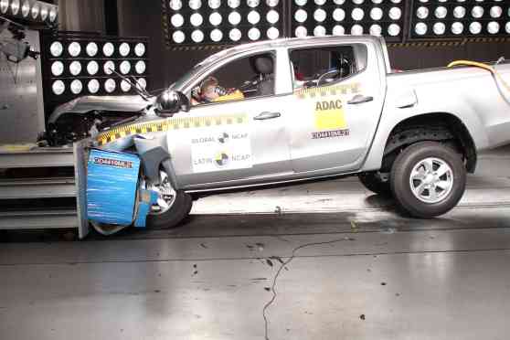This crash test shows why airbags are important image