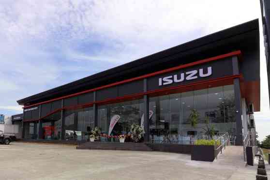 Isuzu opens their first showroom in Calapan image
