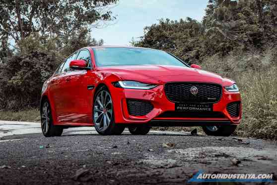 2019 Jaguar XE D180 R-Dynamic SE image