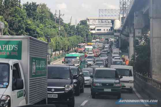 MMDA: Expect heavy traffic tomorrow due to SEA Games closing image