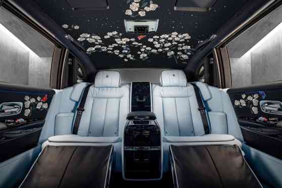 This Rolls-Royce Phantom has a rose garden interior image