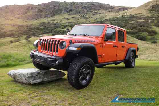 2020 Jeep Gladiator makes global launch, coming to PH mid-2020 image