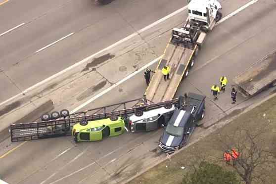 A pair of Shelby GT500s worth Php 7.4M fell on a highway image