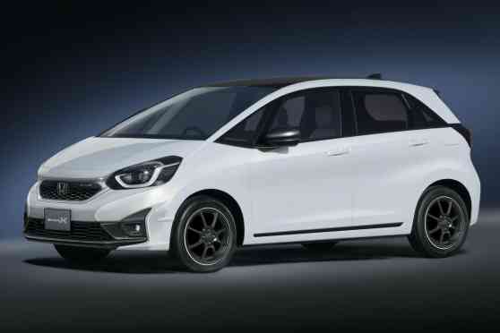 2020 Honda Jazz Modulo X sprouts a grill image