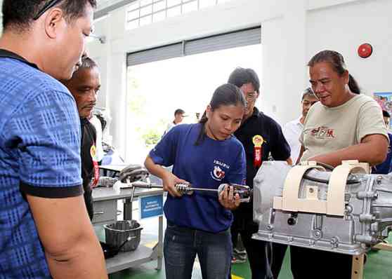 Isuzu, TESDA hold open campus for auto-mechanic training center image