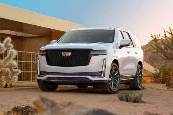 2020 Cadillac Escalade is the king of bling, gets diesel V6 image