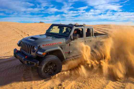 2020 Jeep Gladiator Mojave is a dune-busting 4x4 image