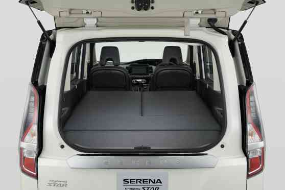 You can get a good night's sleep in this Nissan Serena and NV200 Vanette image