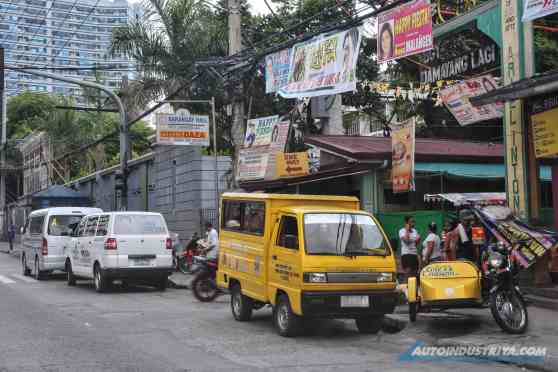 DILG gives barangays 75 days to clear roads of obstructions image