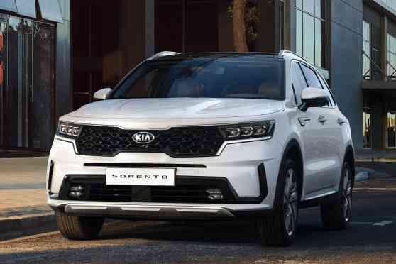 Here are the engine options for the 2021 Kia Sorento image