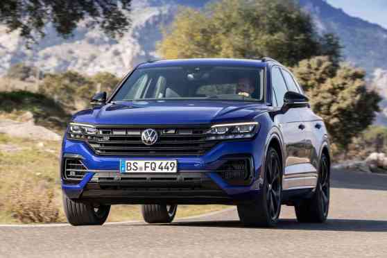 2020 Volkswagen Touareg R is a 462 HP plug-in hybrid SUV image