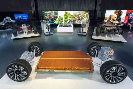GM ready to charge forward with new Ultium EV battery image
