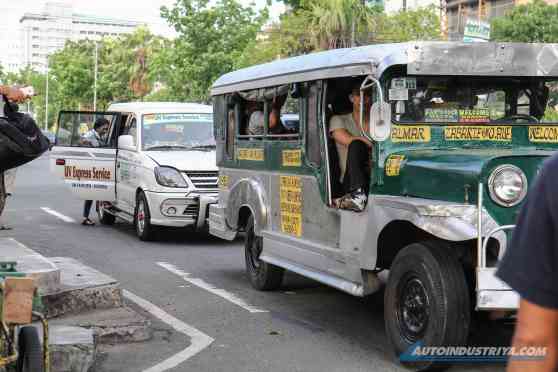 DOTr social-distancing guidelines for NCR community quarantine image