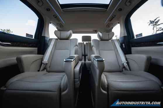 Can ordinary rubbing alcohol damage your car's interior? image