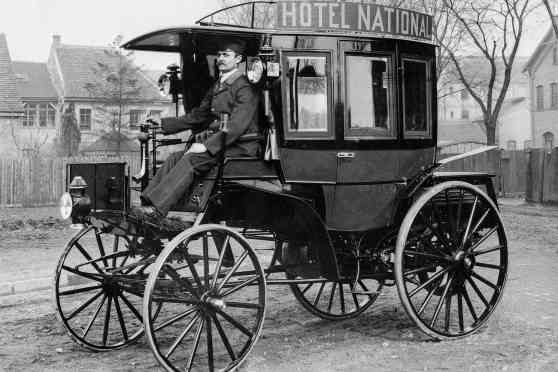 125 years ago Mercedes-Benz launched the first engine-powered bus image