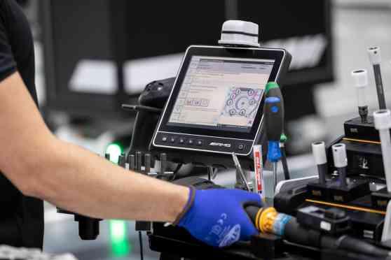 Mercedes-Benz is standing by to produce medical equipment image