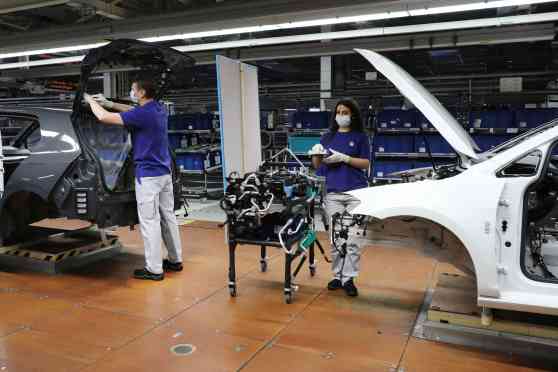 Volkswagen to restart global production lines this week image