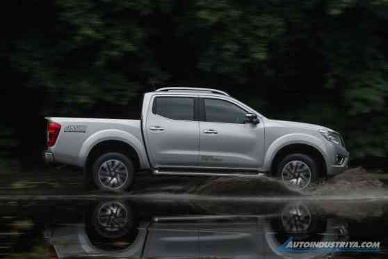Nissan Thailand extends factory shut down for Navara, Terra image