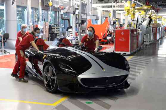 Ferrari restarts sports car production in Italy image