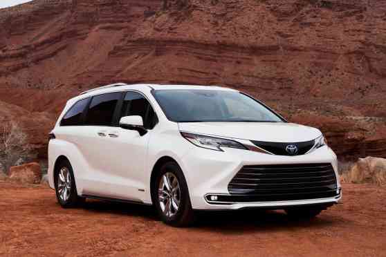 Toyota wants to make minivans cool with 2021 Sienna image