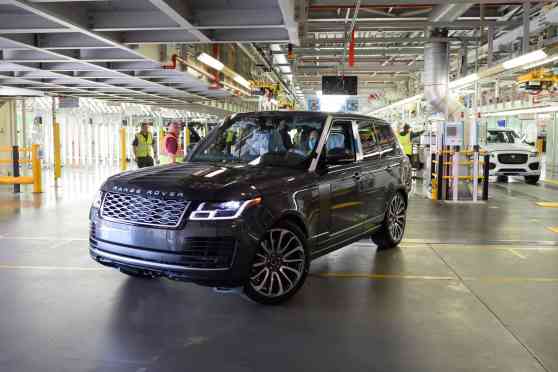 First Range Rover built with social distancing rolls off Solihull line image