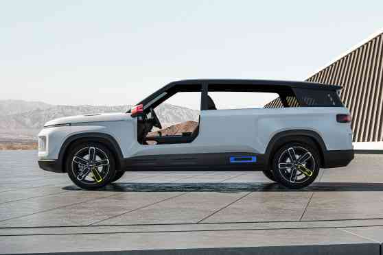 Geely design boss creates his own version of Philippine jeepney image