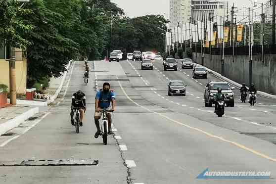 Driver's Ed: How to safely share the road with bicycles image