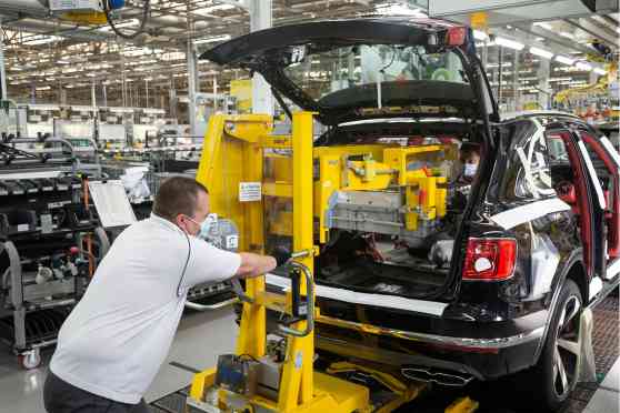 Luxury automaker Bentley to cut 1,000 jobs image