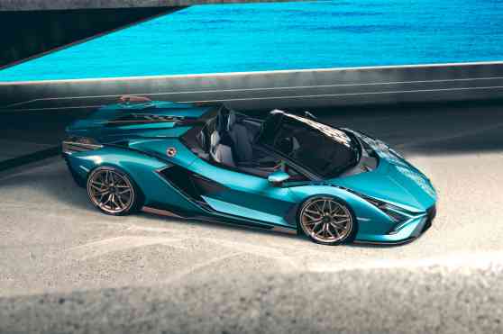 819 HP Lamborghini Sian Roadster drops its top, sold out before launch image